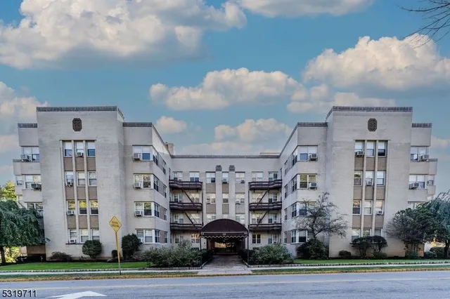 $2,995 | 10 North Ridgewood Road, Unit 105, South Orange, NJ 07079