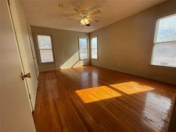 a view of an empty room and window