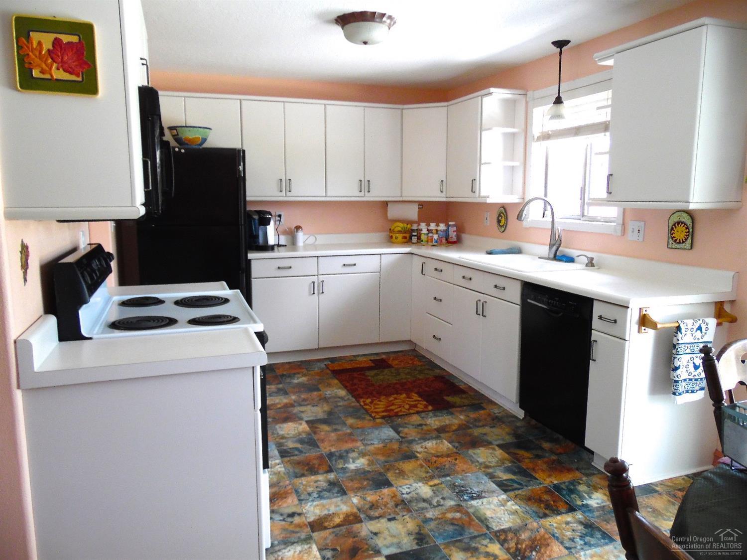 22838 Rodeo Court Bend, OR 97701 - Photo 5 of 20 Additional Photo