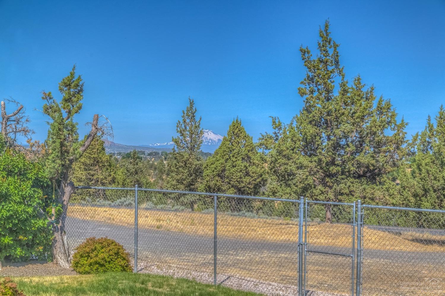 1735 Southeast Dussault Road Madras, OR 97741 - Photo 3 of 25 Additional Photo