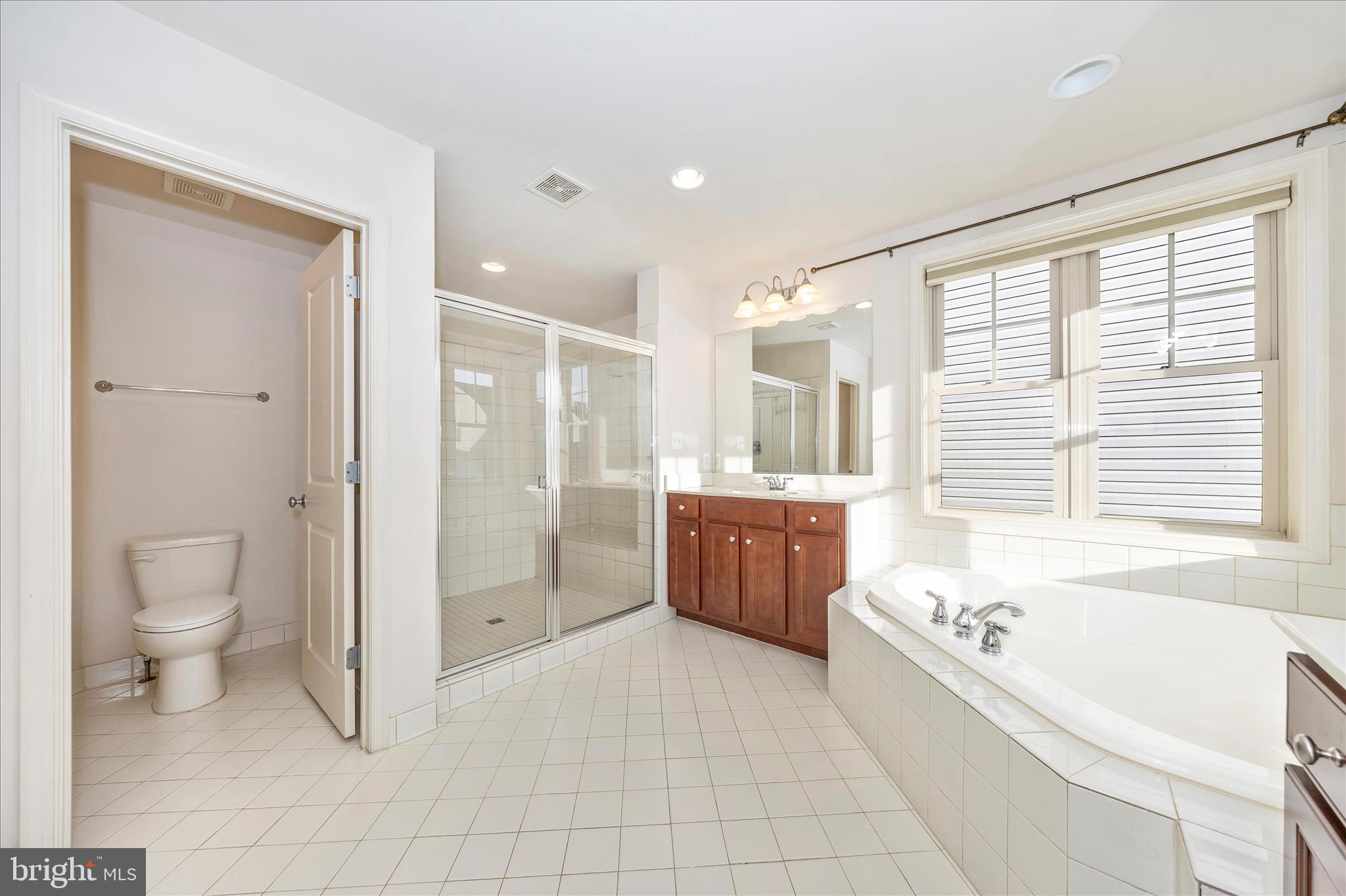 10907 Veranda Lane Monrovia, MD 21770 - Photo 36 of 81 Primary Bathroom