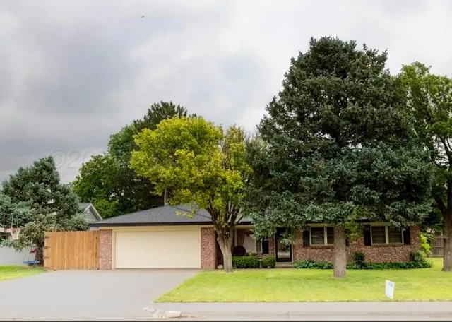 $299,900 | 110 Dallam Avenue, Dumas, TX 79029