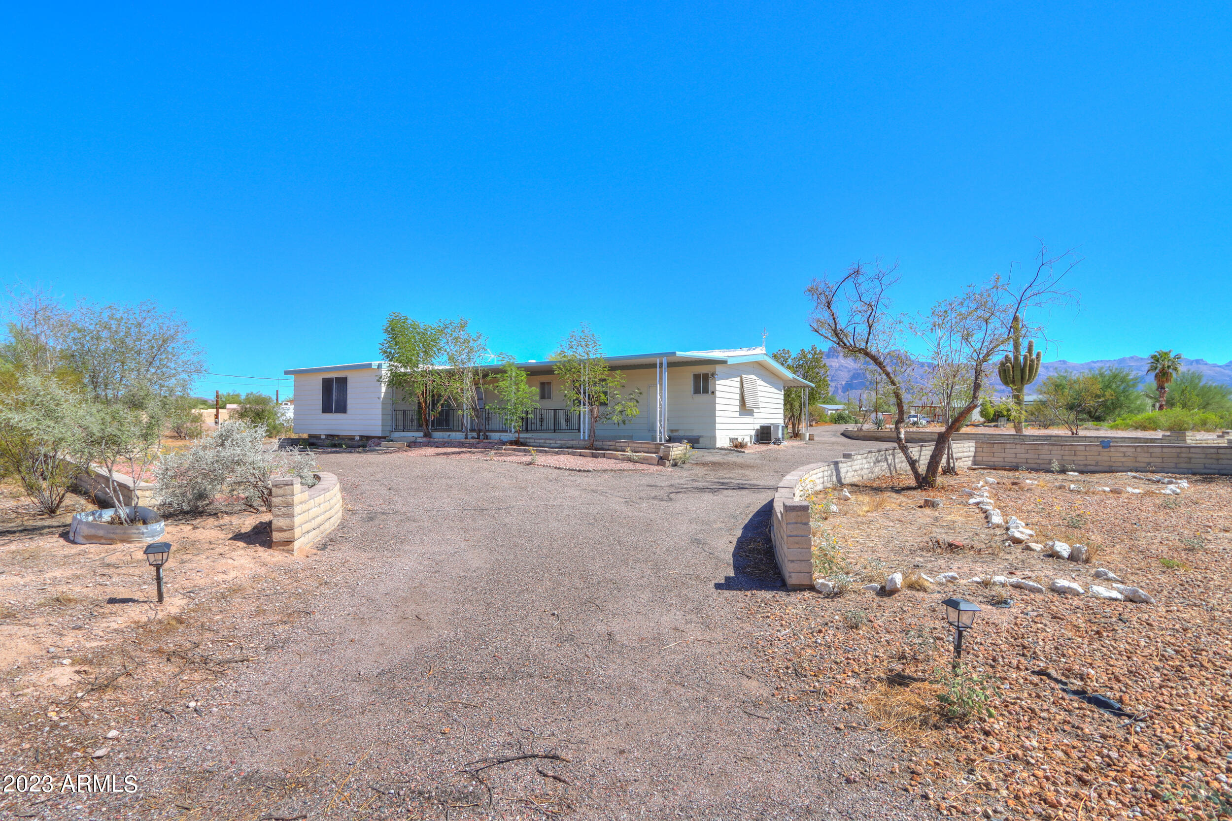 1781 South Starr Road Apache Junction, AZ 85119 - Photo 3 of 39 03