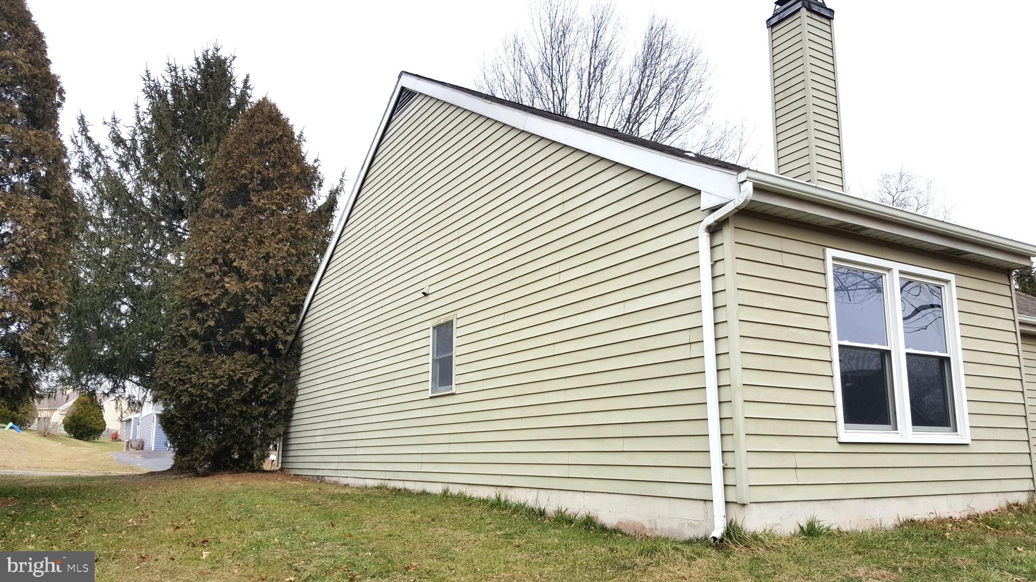 4497 Pheasant Run Reading, PA 19606 - Photo 4 of 31 Exterior Side