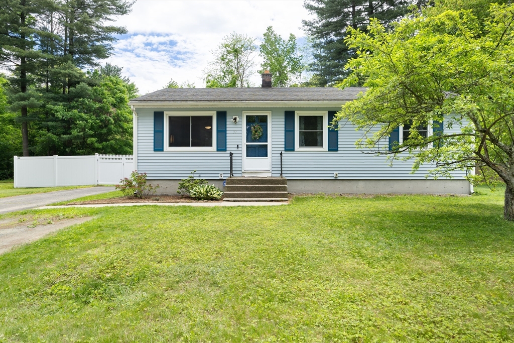 37 Parkerview Street Springfield, MA 01129 - Photo 2 of 31