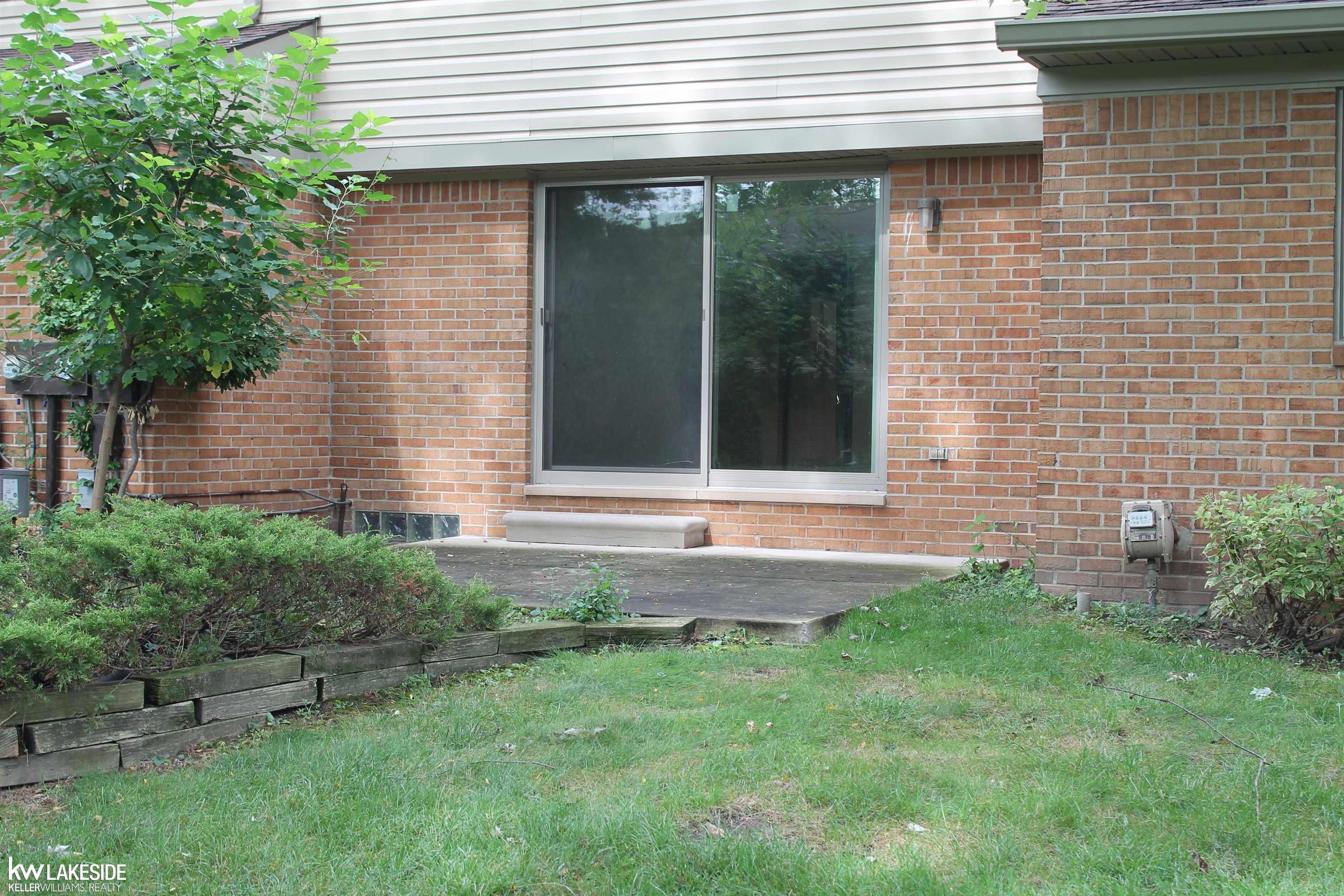 3974 Old Creek Road Troy, MI 48084 - Photo 5 of 32 50091748-4.JPG