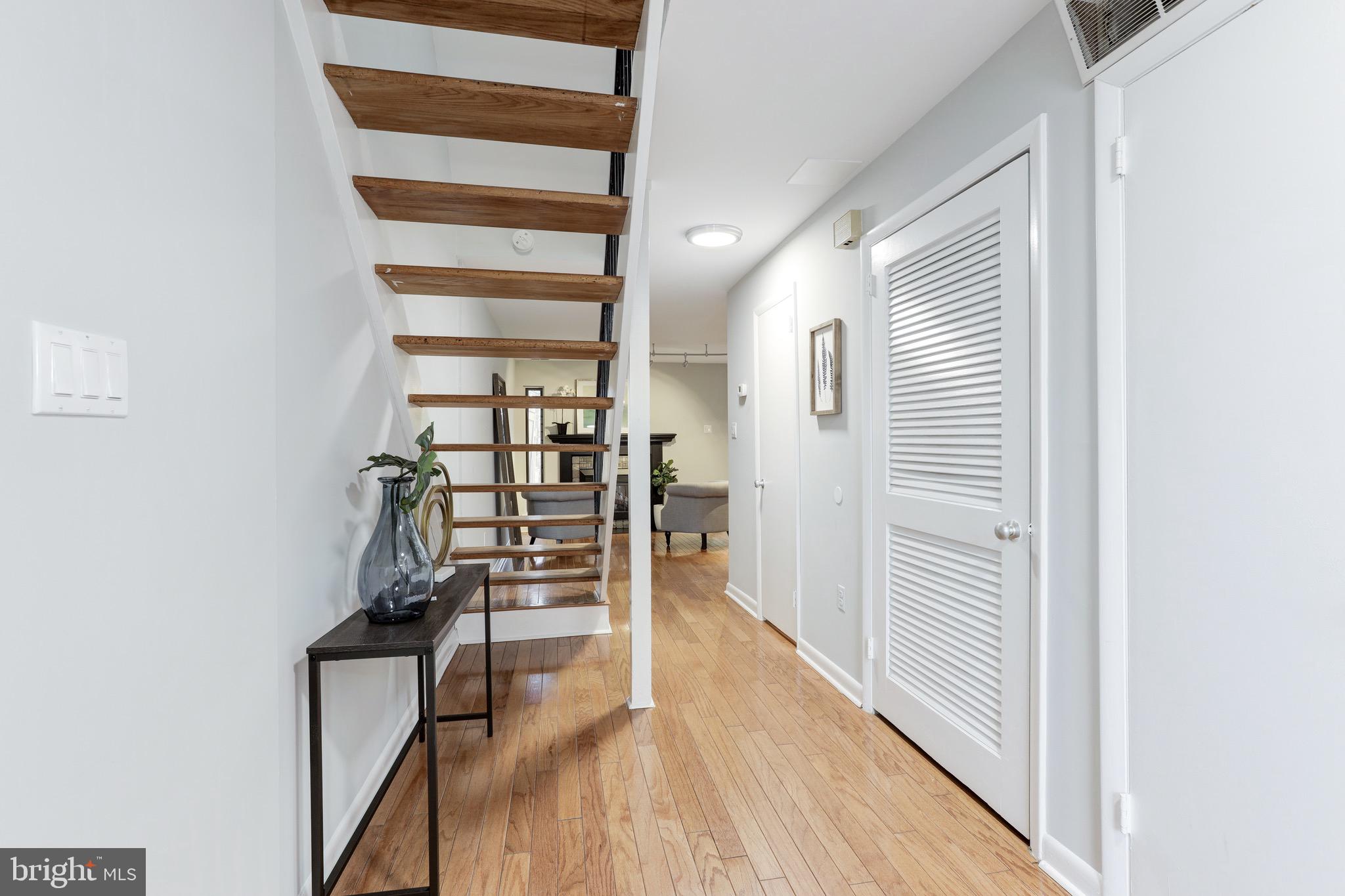 11902 Escalante Court Reston, VA 20191 - Photo 4 of 57 Gallery Image 4