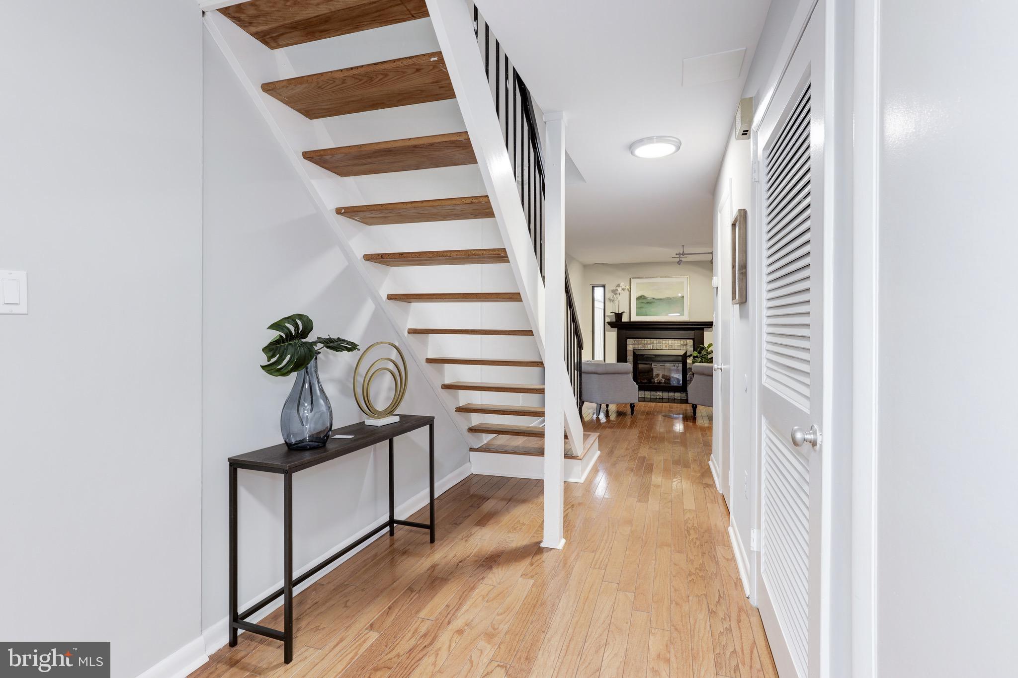 11902 Escalante Court Reston, VA 20191 - Photo 5 of 57 Gallery Image 5