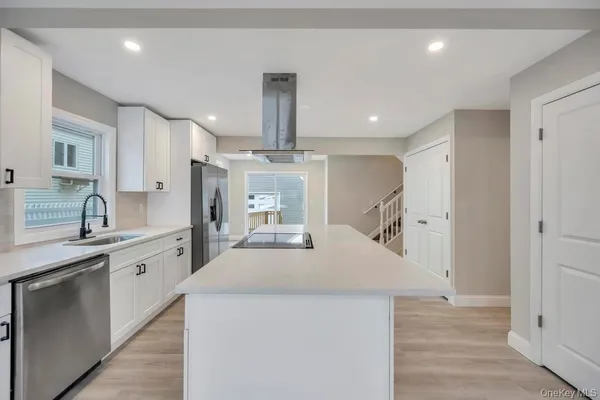 $599,999 | 52 Halycon Road, Lindenhurst, NY 11757