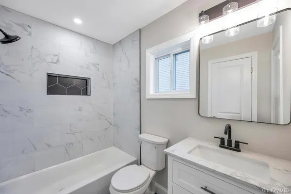 $599,999 | 52 Halycon Road, Lindenhurst, NY 11757