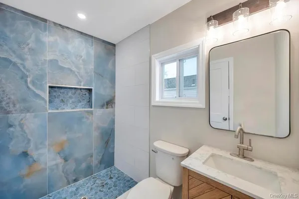 $599,999 | 52 Halycon Road, Lindenhurst, NY 11757