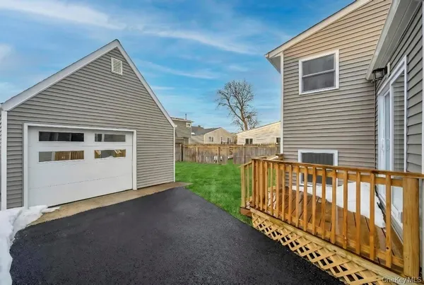 $599,999 | 52 Halycon Road, Lindenhurst, NY 11757