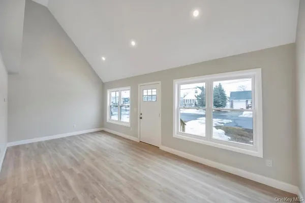 $599,999 | 52 Halycon Road, Lindenhurst, NY 11757