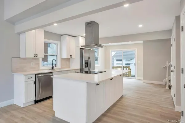 $599,999 | 52 Halycon Road, Lindenhurst, NY 11757