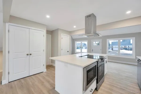 $599,999 | 52 Halycon Road, Lindenhurst, NY 11757