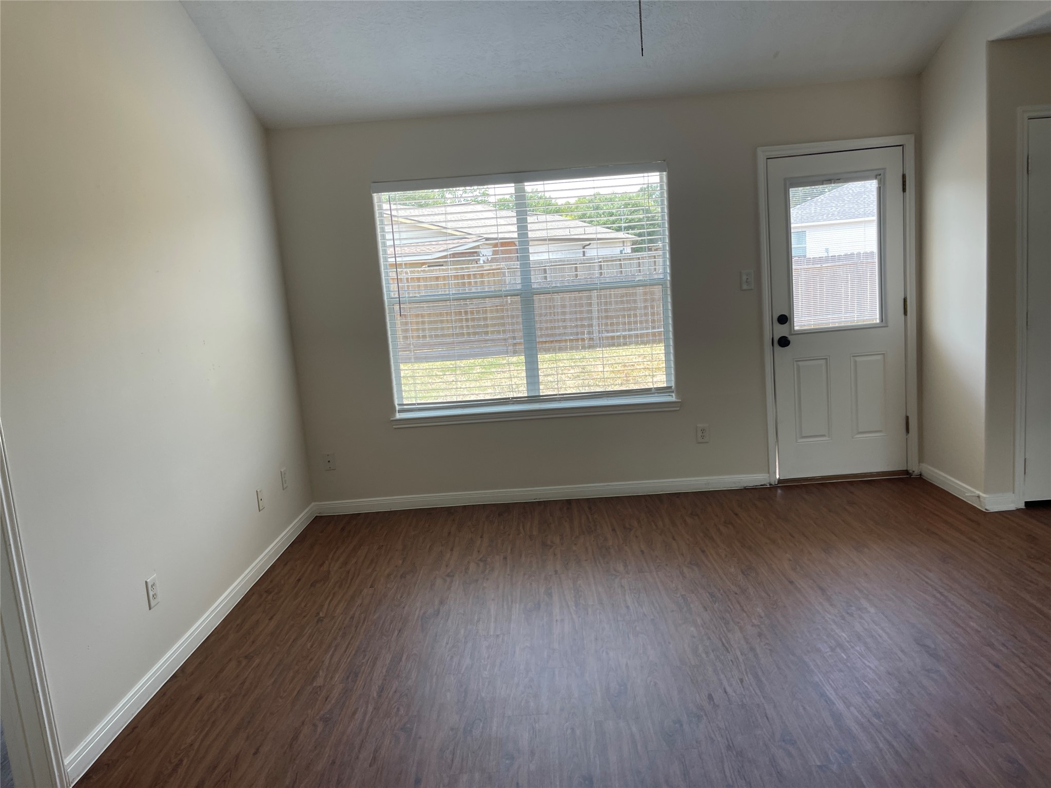 16216 Setting Sun Court Conroe, TX 77302 - Photo 6 of 37