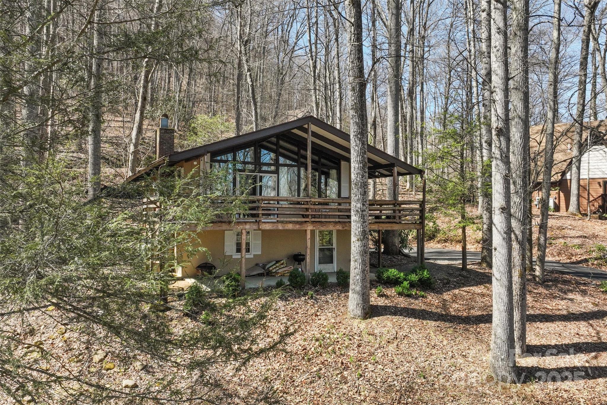 679 Locust Drive Maggie Valley, NC 28751 - Photo 2 of 37