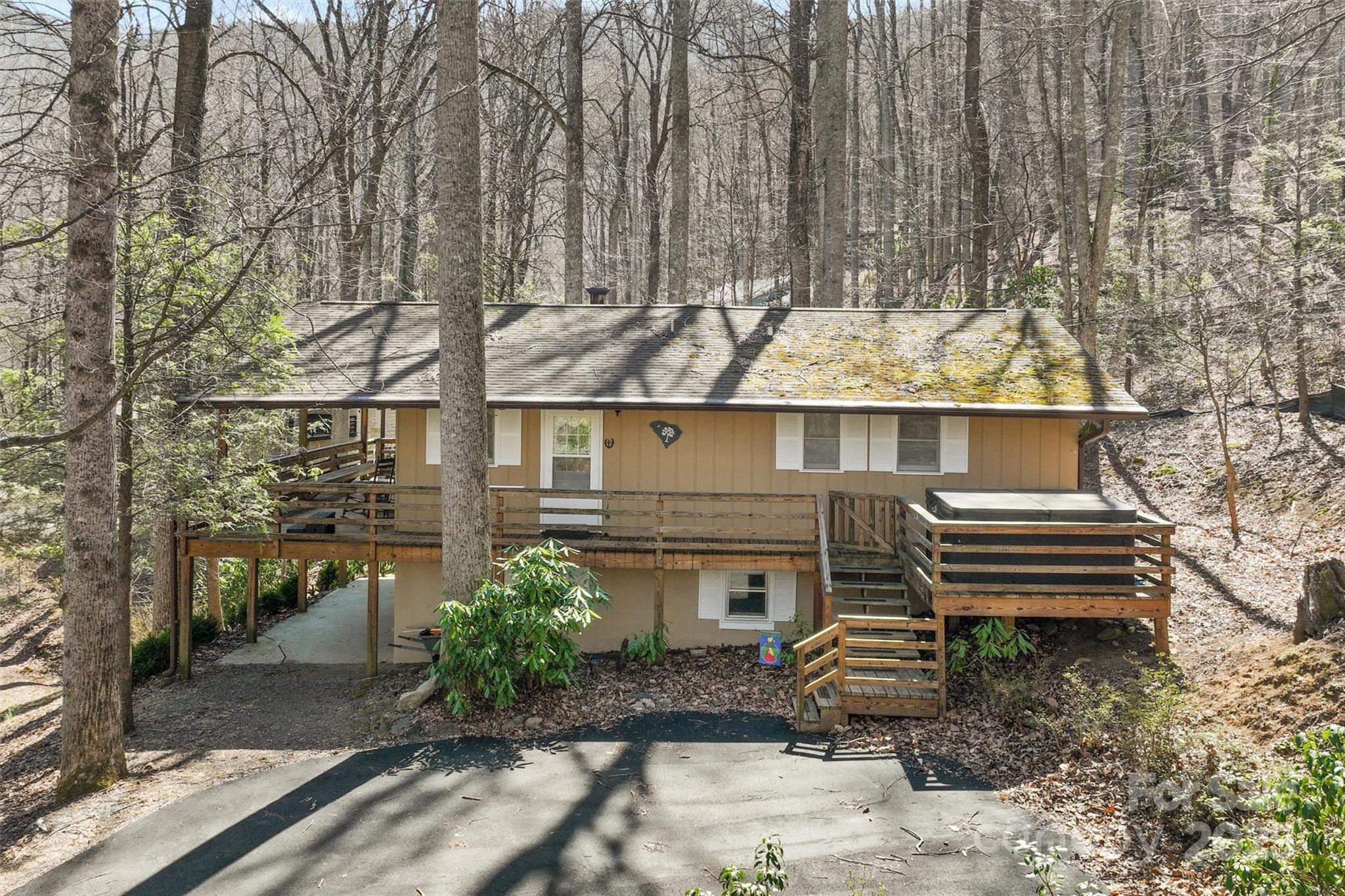 679 Locust Drive Maggie Valley, NC 28751 - Photo 5 of 37