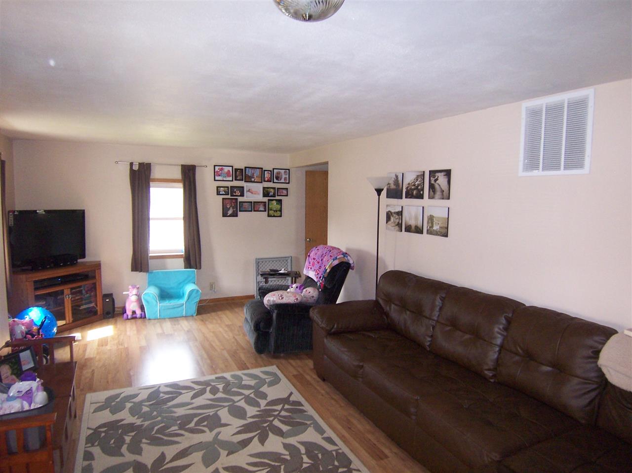 329 Rockingham Avenue Alma, MI 48801 - Photo 4 of 18 1832014-3.JPG