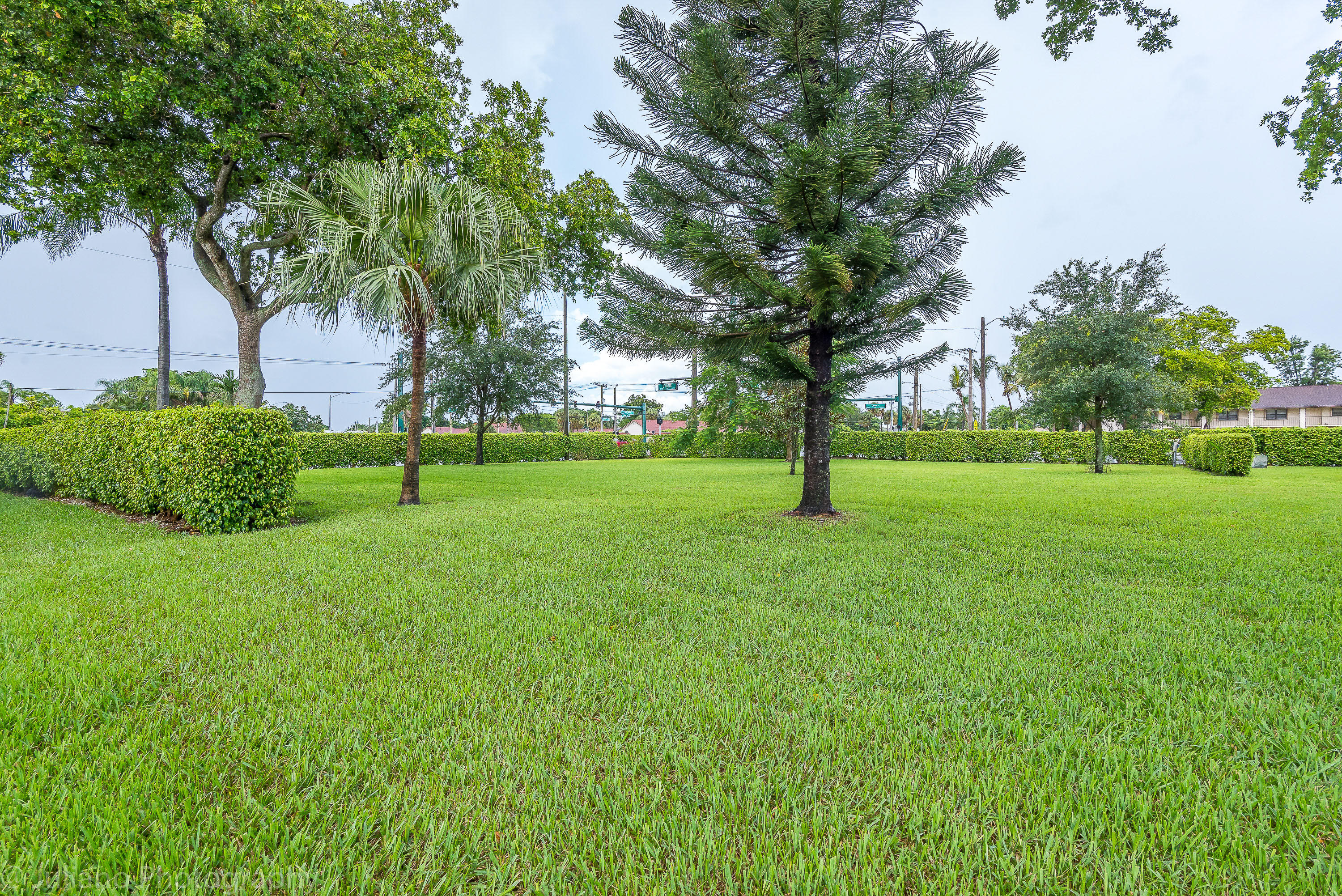 9085 Southwest 20th Street, Unit F Boca Raton, FL 33428 - Photo 30 of 32 side yard