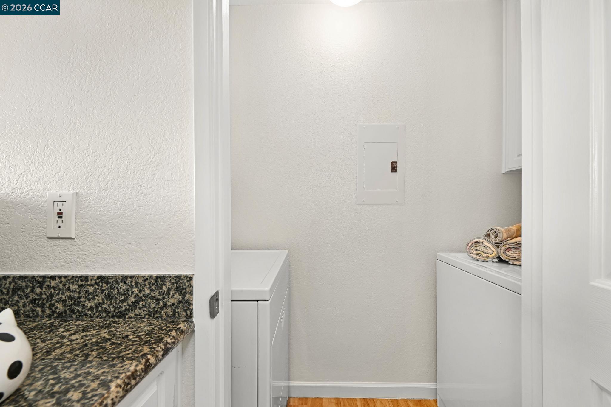 440 Bollinger Canyon Lane, Unit 396 San Ramon, CA 94582 - Photo 14 of 24 a bathroom with a bathtub