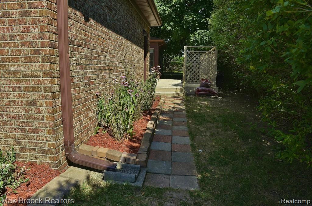 508 Rolling Green Circle Rochester Hills, MI 48309 - Photo 25 of 28 Gallery Image 25