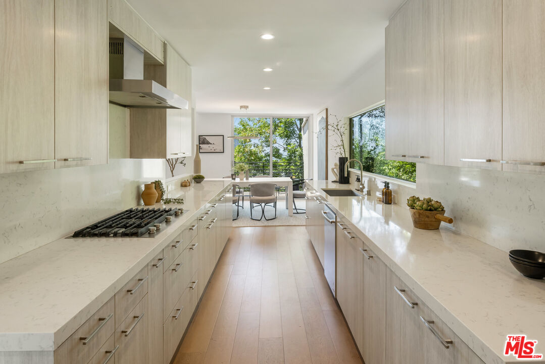 3564 Multiview Drive Los Angeles, CA 90068 - Photo 13 of 27