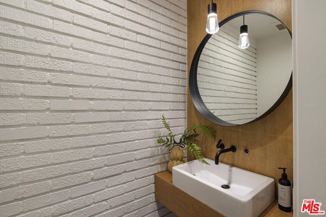 3564 Multiview Drive Los Angeles, CA 90068 - Photo 16 of 27