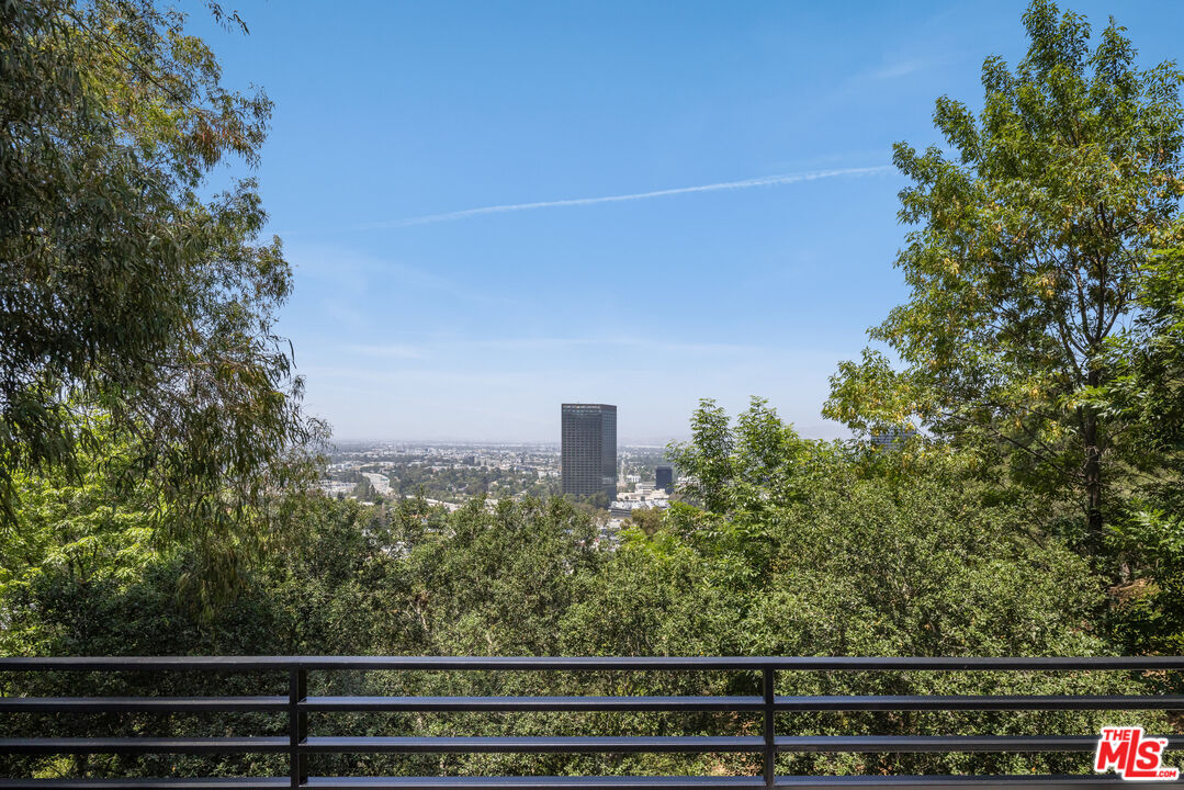 3564 Multiview Drive Los Angeles, CA 90068 - Photo 6 of 27