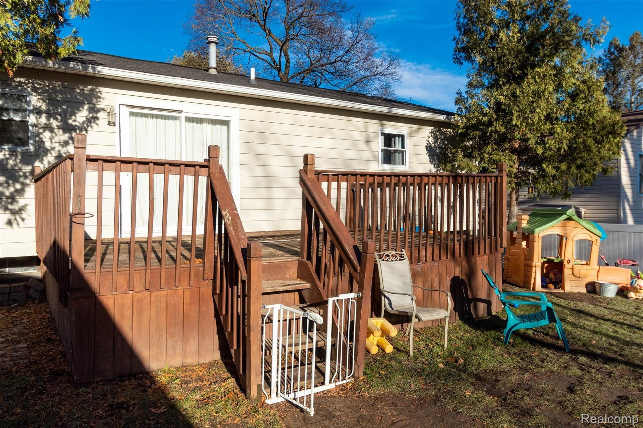 963 Parallel Street Fenton, MI 48430 - Photo 31 of 31 Deck