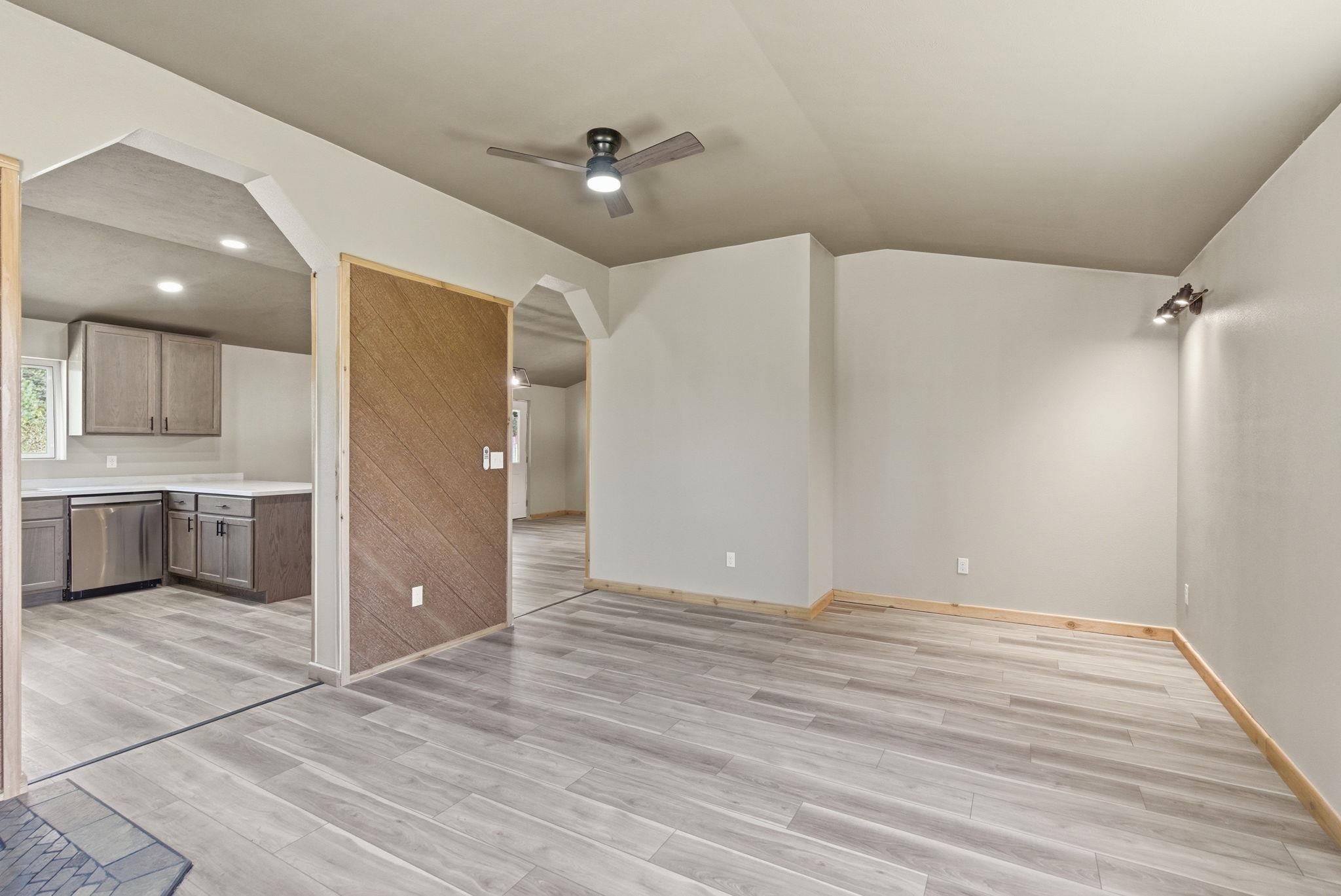 4250 Highway 231 Springdale, WA 99173 - Photo 20 of 36