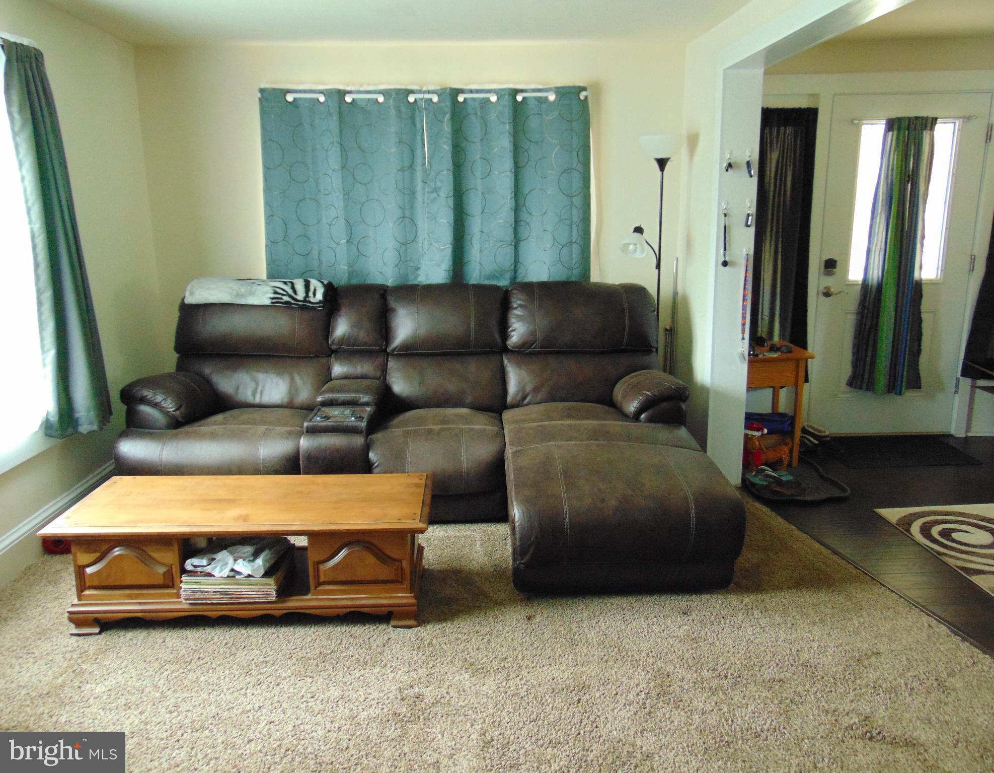 906 Old Manchester Road Westminster, MD 21157 - Photo 4 of 25 Living Room