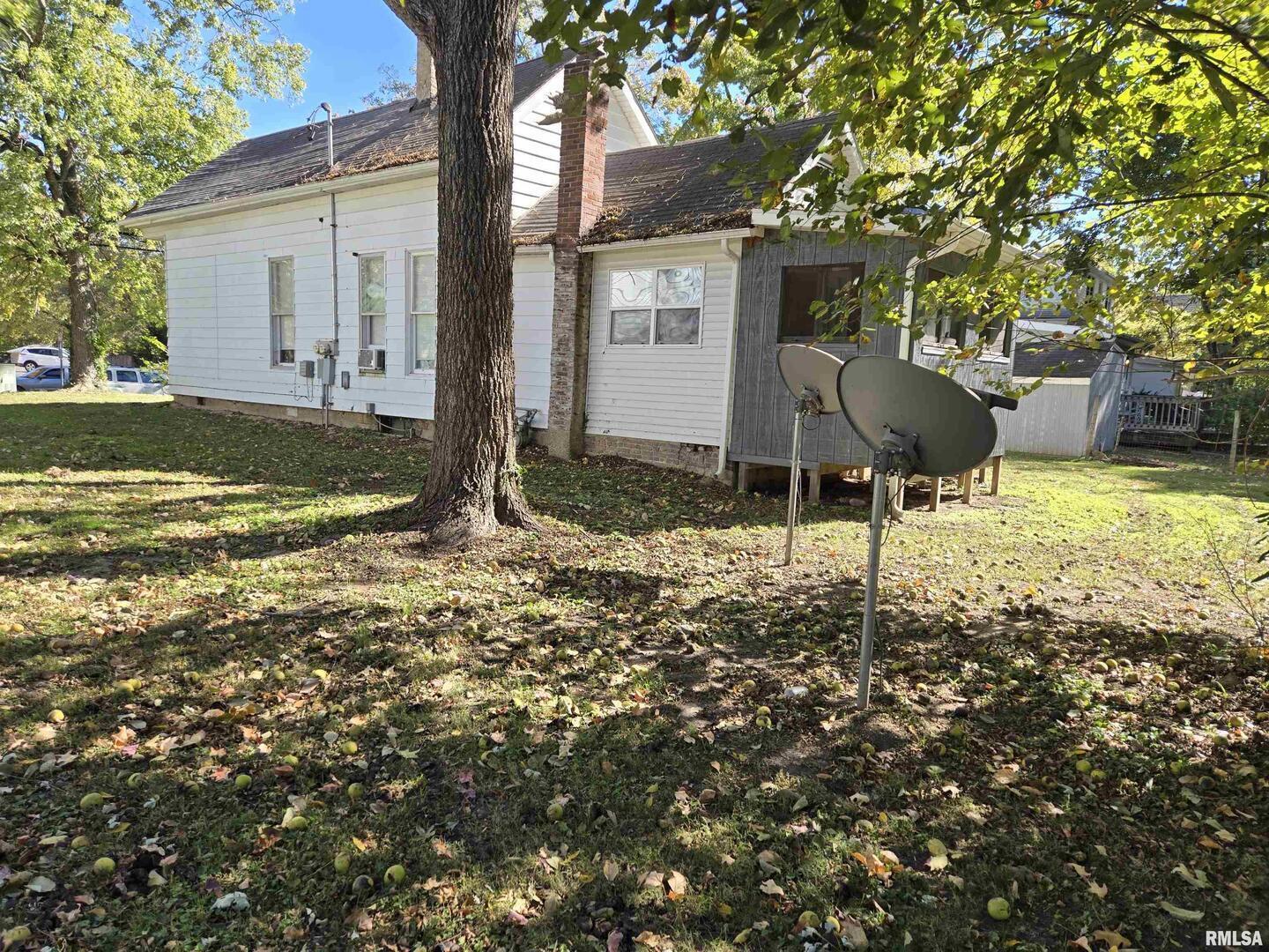 408 North Springer Street, Unit 2 Carbondale, IL 62901 - Photo 2 of 15 a backyard of a house with table and chairs