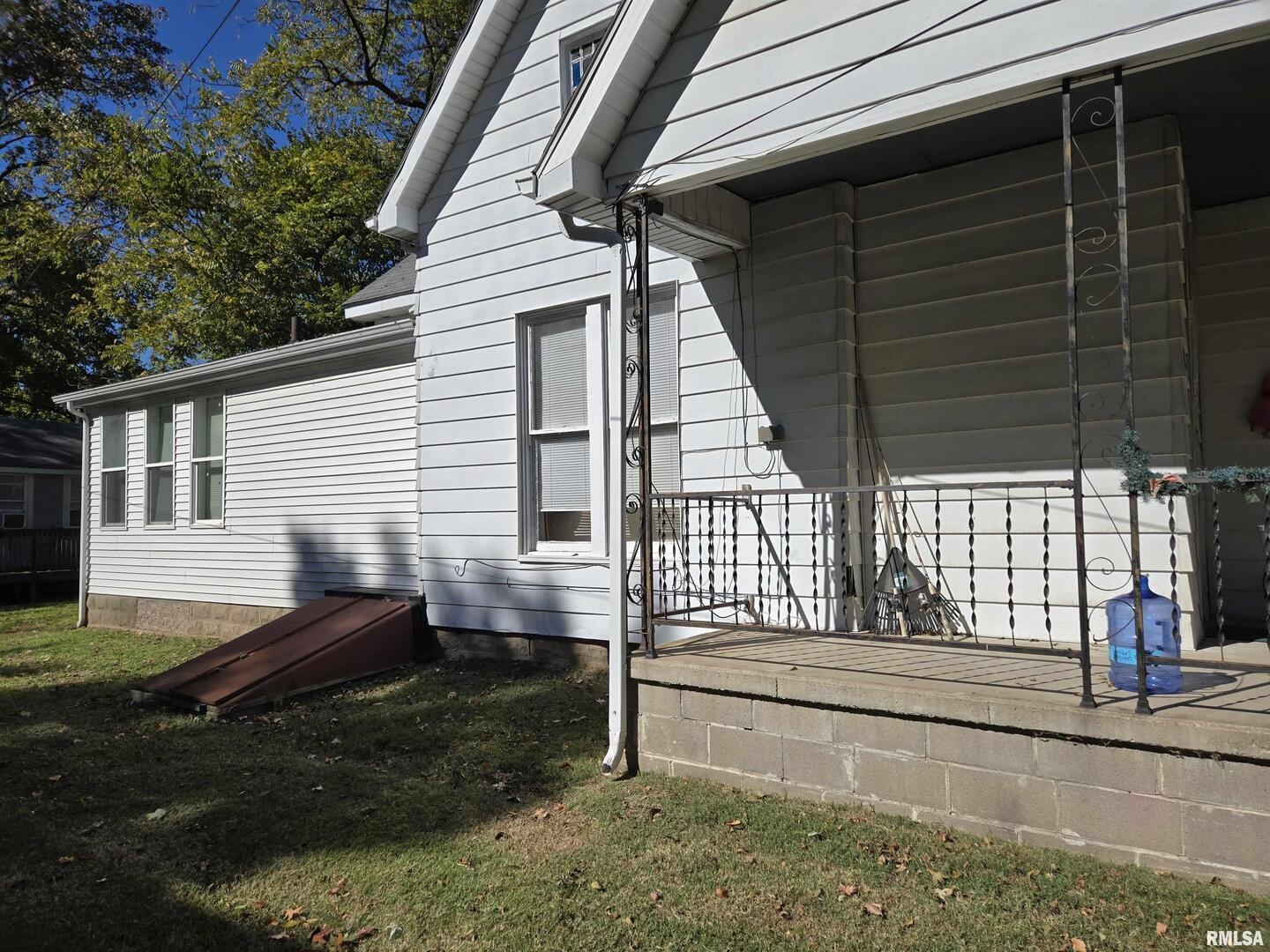 408 North Springer Street, Unit 2 Carbondale, IL 62901 - Photo 3 of 15 a view of backyard of house