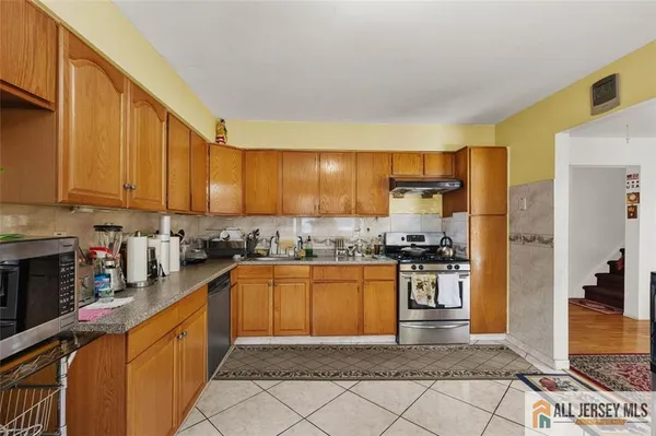 $586,000 | 2605 Merrywood Drive, Edison, NJ 08817