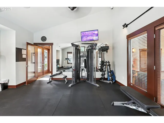 a picture of a lake view