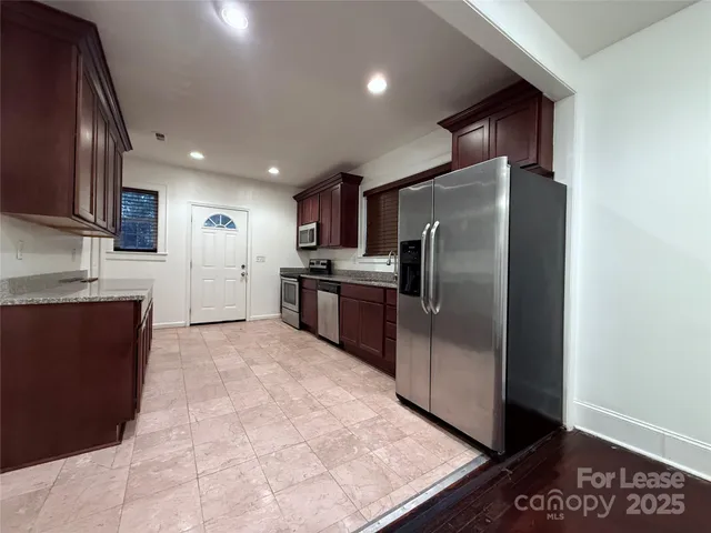 $1,645 | 424 Woodvale Place, Charlotte, NC 28208