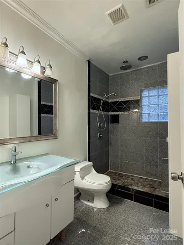 $1,645 | 424 Woodvale Place, Charlotte, NC 28208