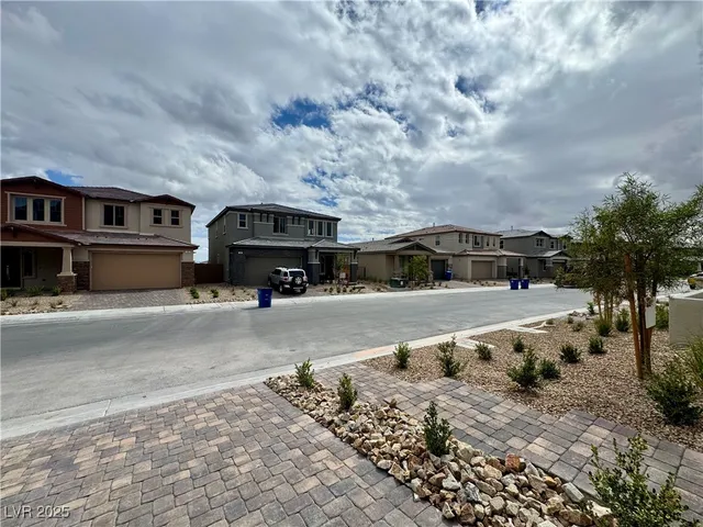 $2,950 | 639 La Vista Acrs Lane, Las Vegas, NV 89138