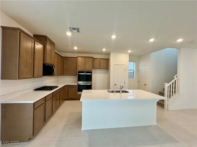 $2,950 | 639 La Vista Acrs Lane, Las Vegas, NV 89138