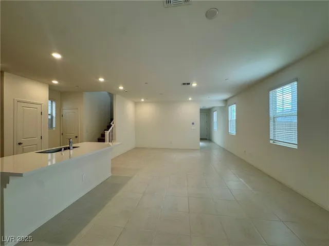$2,950 | 639 La Vista Acrs Lane, Las Vegas, NV 89138