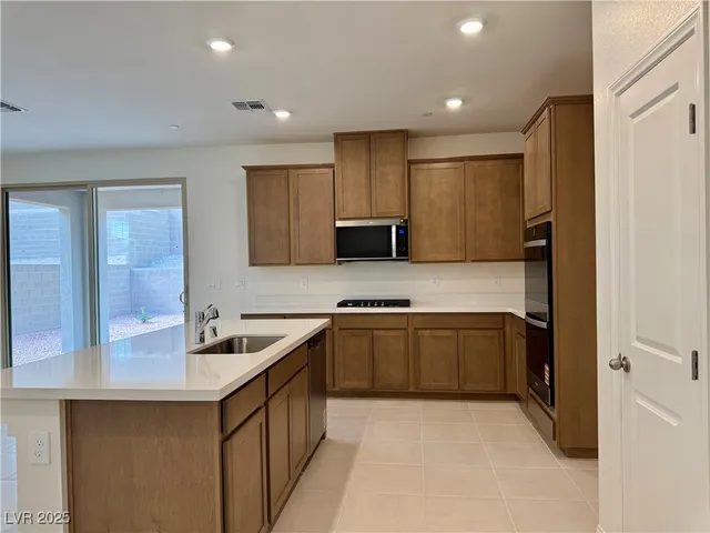 $2,950 | 639 La Vista Acrs Lane, Las Vegas, NV 89138