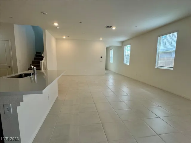 $2,950 | 639 La Vista Acrs Lane, Las Vegas, NV 89138