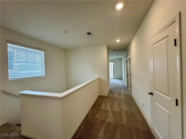 $2,950 | 639 La Vista Acrs Lane, Las Vegas, NV 89138