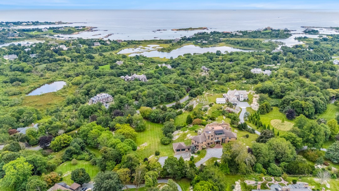 36 Beacon Hill Road Newport, RI 02840 - Photo 3 of 24 Gallery Image 3