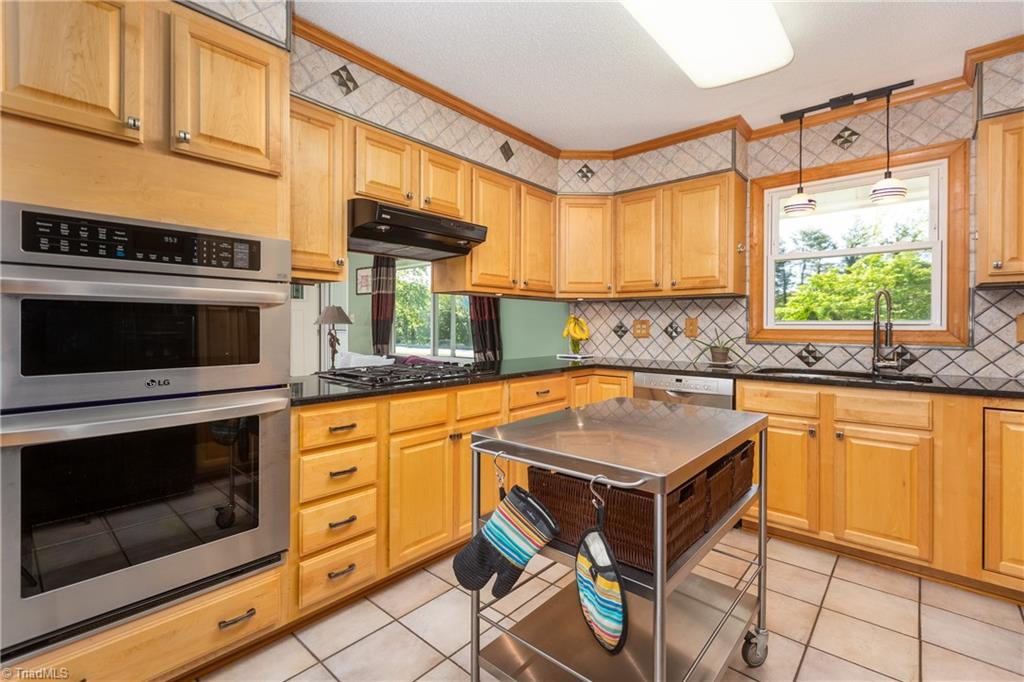 1007 Aberdeen Road High Point, NC 27265 - Photo 21 of 50 Gallery Image 21