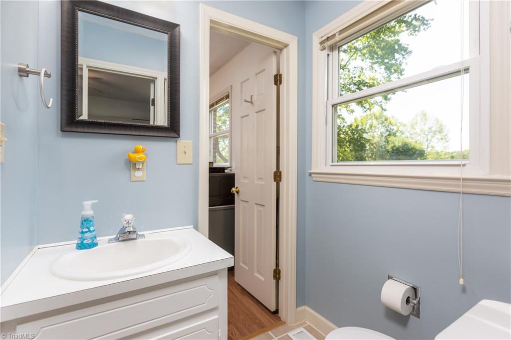1007 Aberdeen Road High Point, NC 27265 - Photo 28 of 50 Gallery Image 28