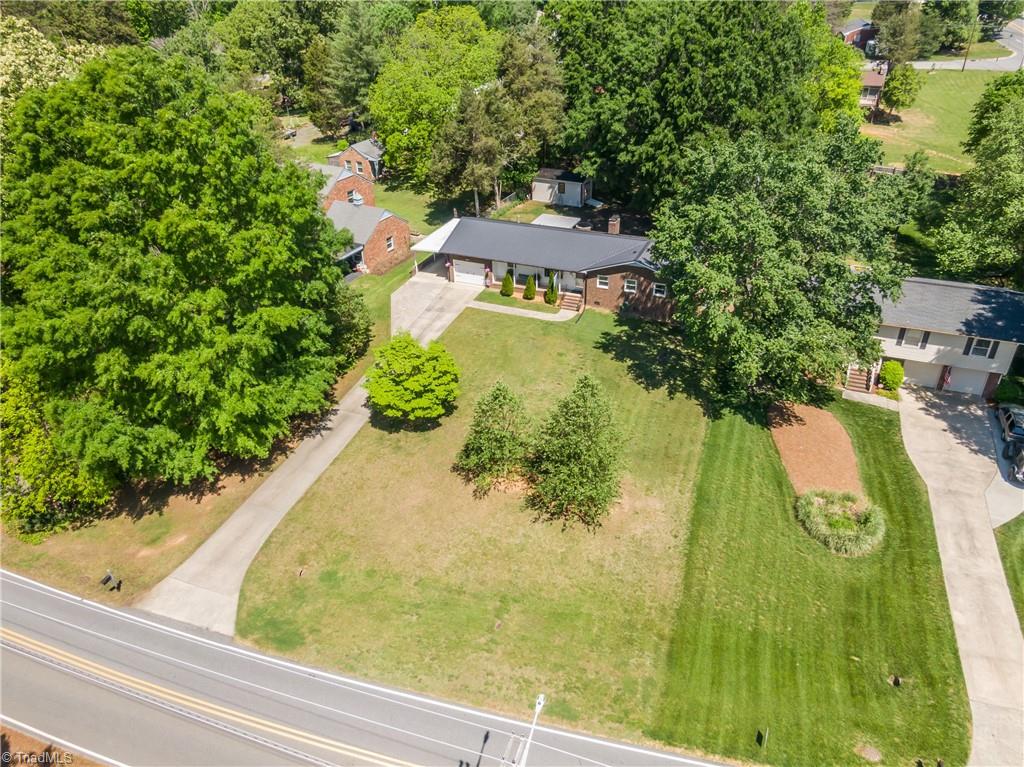 1007 Aberdeen Road High Point, NC 27265 - Photo 3 of 50 Gallery Image 3