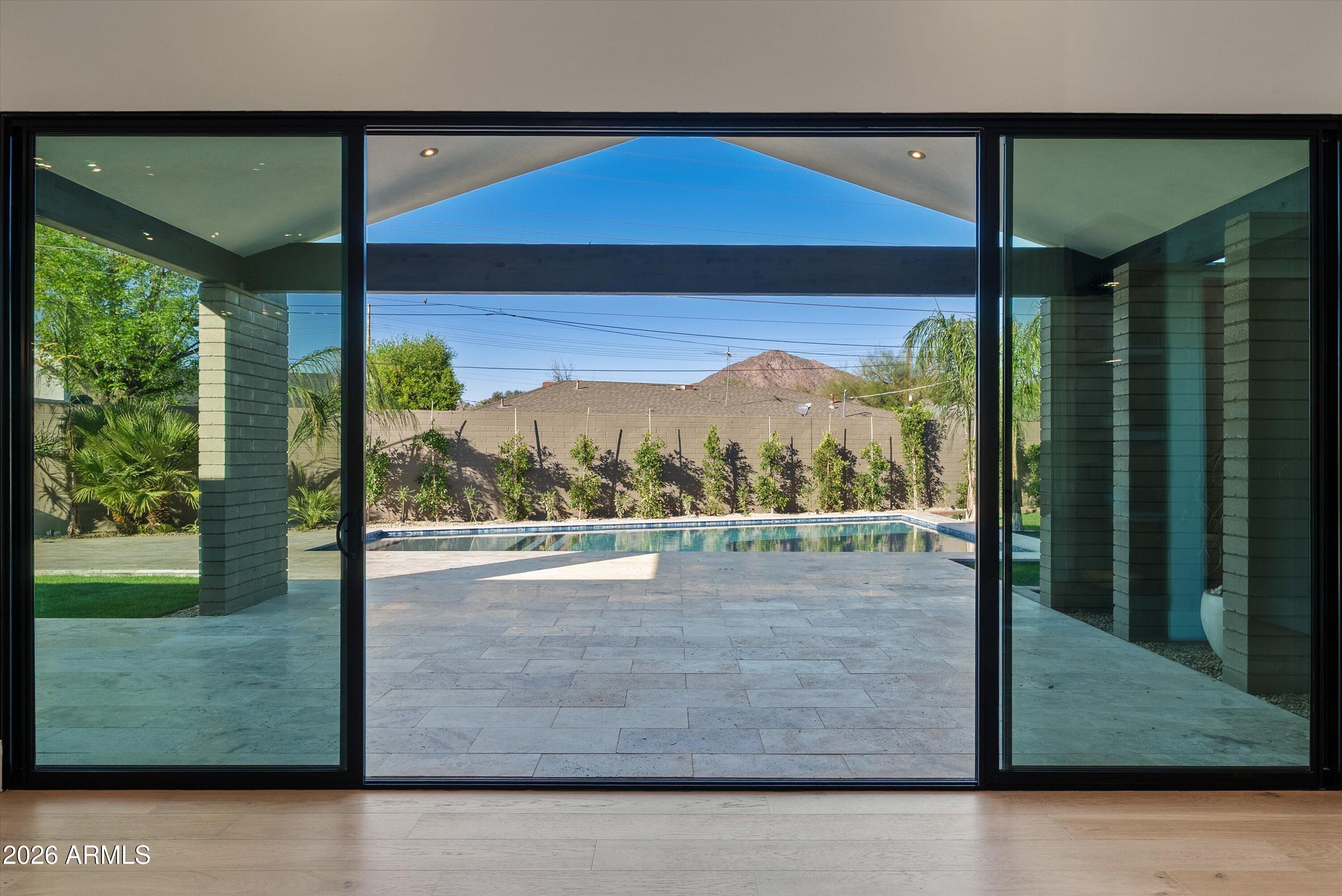 4610 East Flower Street Phoenix, AZ 85018 - Photo 4 of 41 Interior | Exterior Living