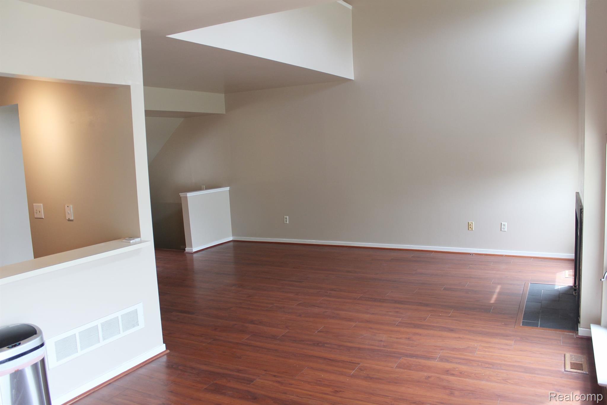 627 Ashley Circle East Rochester, MI 48307 - Photo 6 of 30 Gallery Image 6